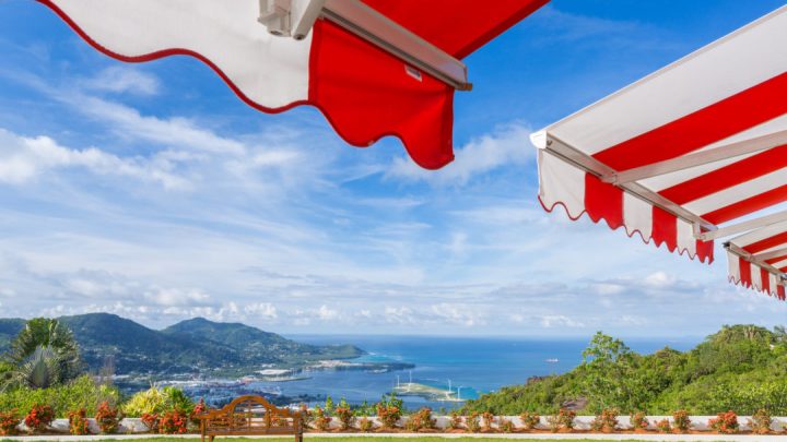 Le tende veranda sono la soluzione perfetta per ripararsi da sole e intemperie